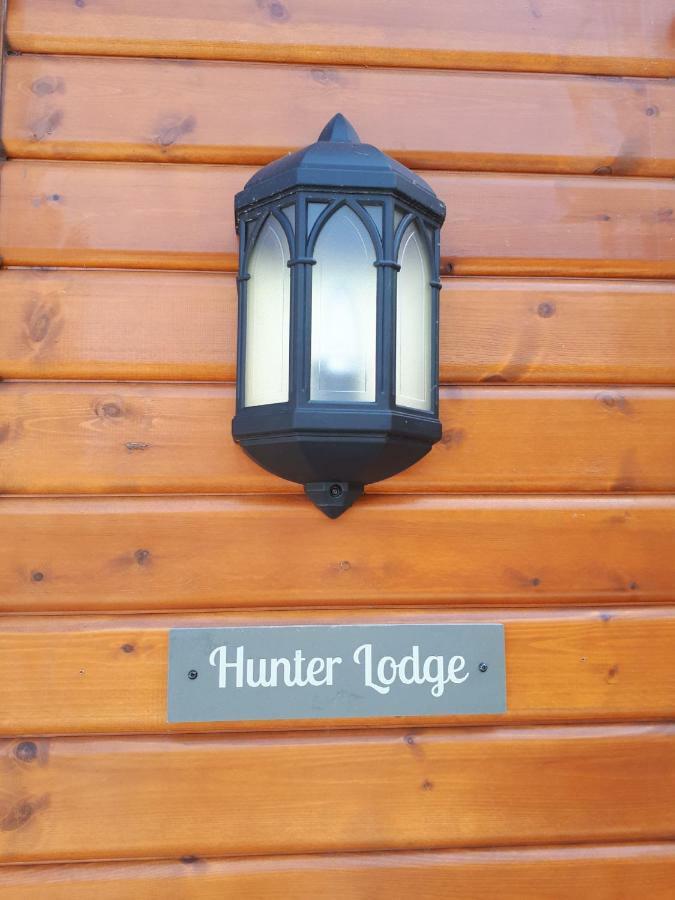 Hunter Lodge ออคเทอราร์เดอร์ ภายนอก รูปภาพ