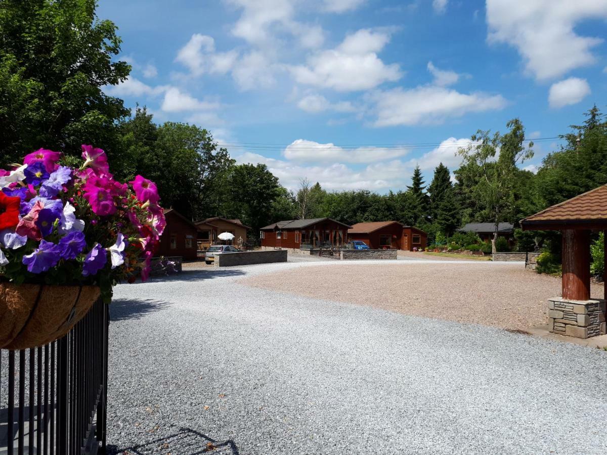 Hunter Lodge ออคเทอราร์เดอร์ ภายนอก รูปภาพ